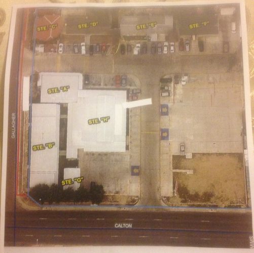 Retail For Lease: 220 W Calton Rd, Laredo, TX 78041